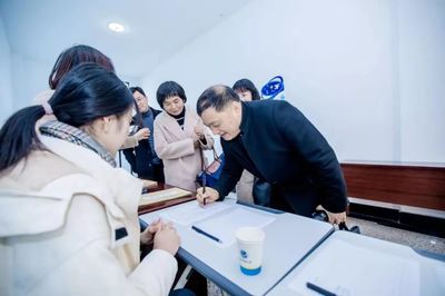 小数年会:实施问题提出教学 增进学生学习机会